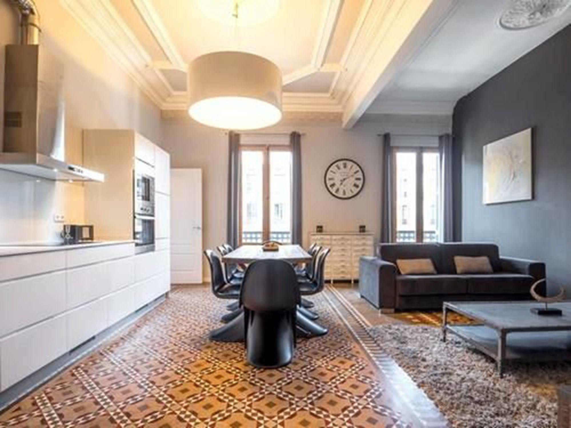 Rent Top Apartments Near Plaza De Catalunya Barcelona Bagian luar foto